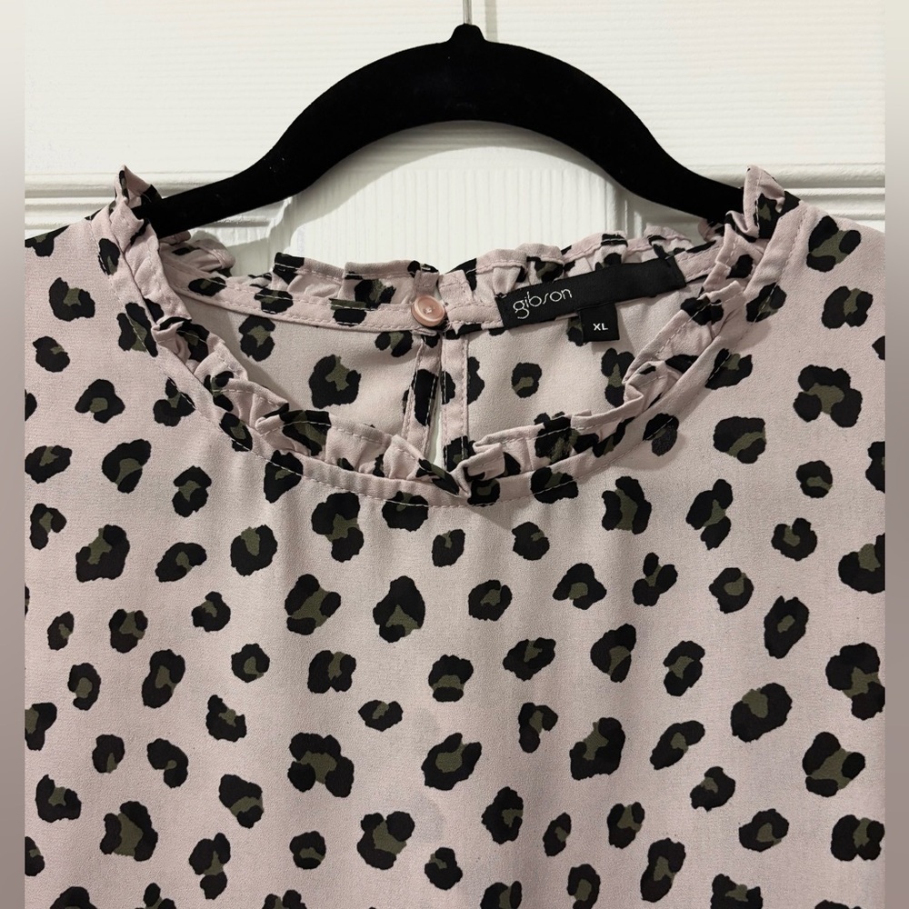 Gibson Blush and Black Patterned Blouse - Picture 3 of 5